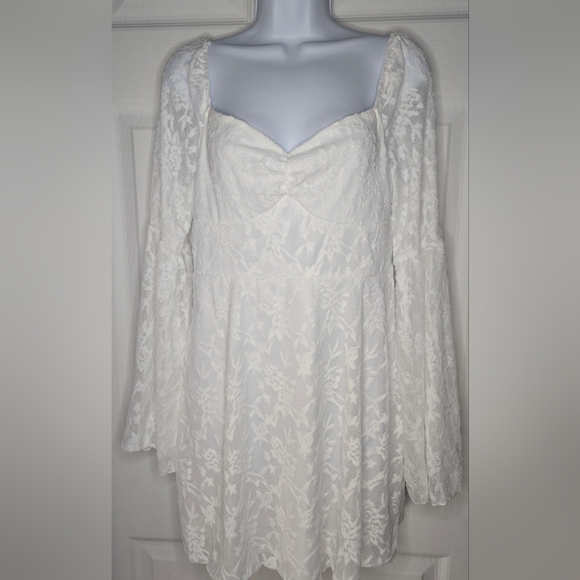 Wedding White Dress W/ Bell Sleeves NWOT XL - Picture 9 of 9